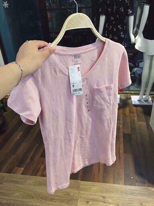 Áo Phông Trơn  Cổ Tim Có Túi Uniqlo