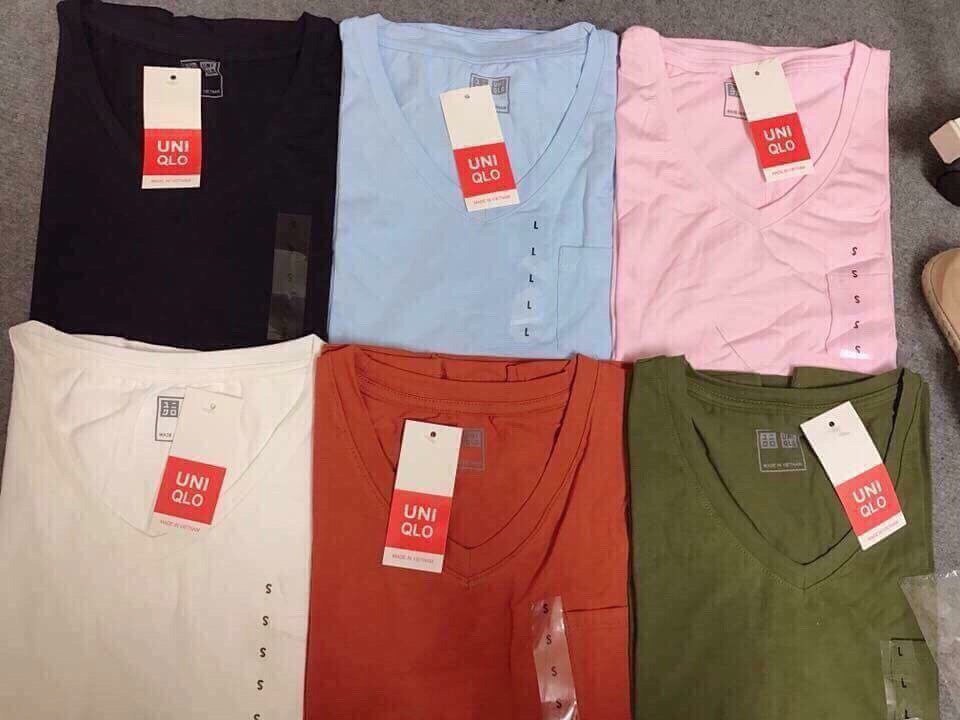 Áo Phông Trơn  Cổ Tim Có Túi Uniqlo