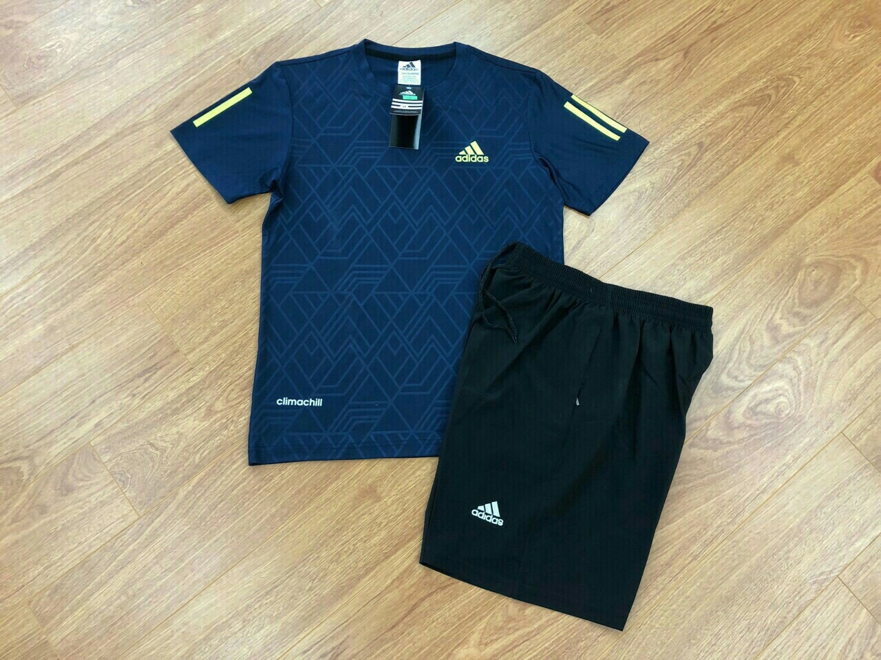 Bộ Nam Adidas Kẻ Tay Cổ Tròn Mới-bán hết cắt mã