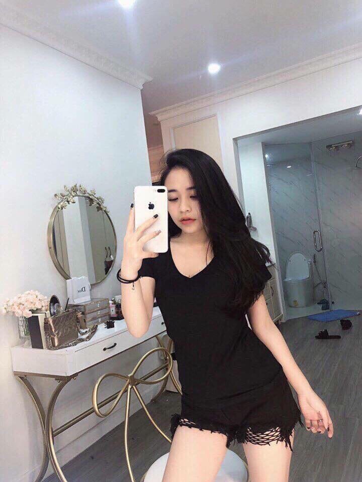 Áo Phông HM Cổ Tim Trơn CẮT