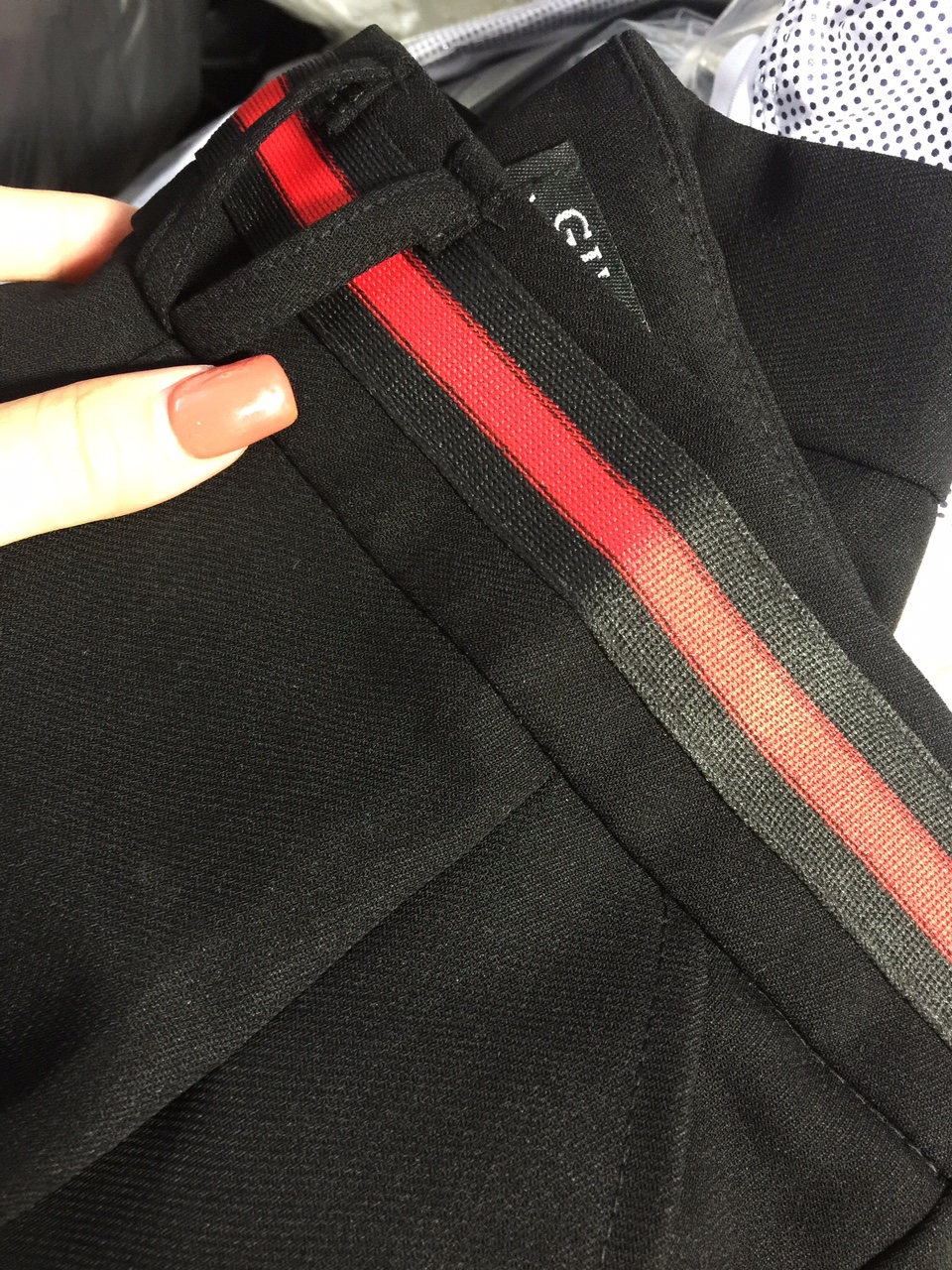 Quần Baggy Gucci Cạp Viền Đỏ cắt mã