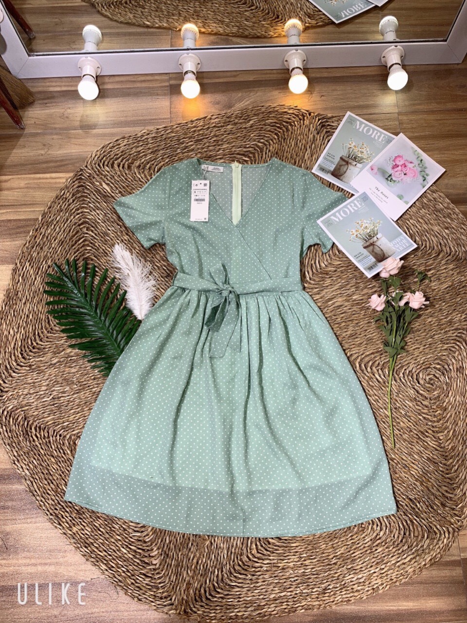 Váy Chấm Bi Cổ V