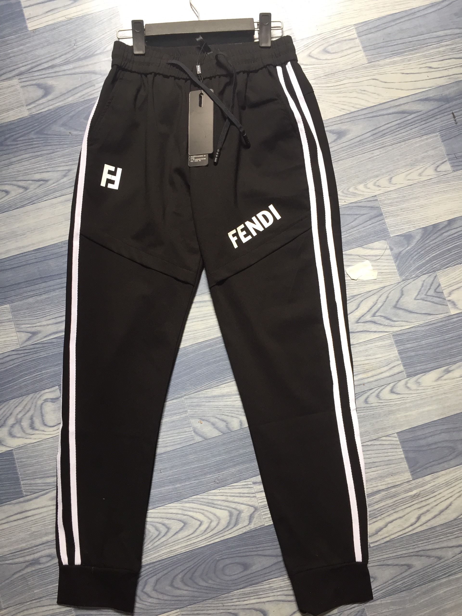 Quần Nam Fendi 2 Sọc