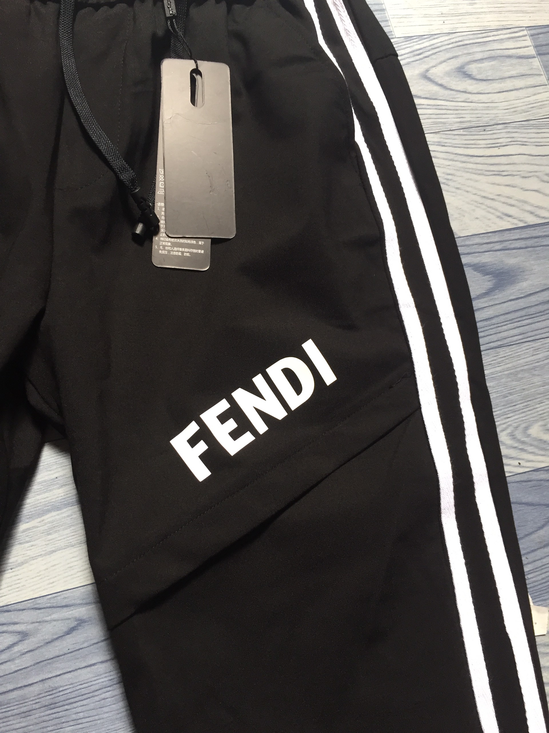 Quần Nam Fendi 2 Sọc