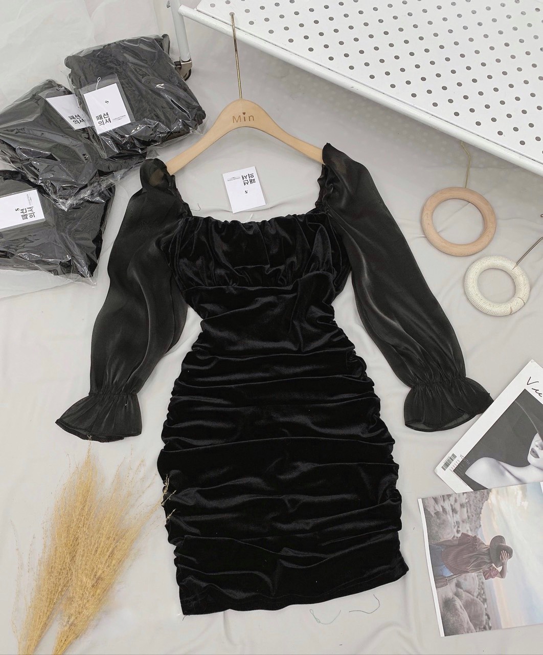 Váy nhung đen tay bồng cổ vuông viền đá  ShopperBoard