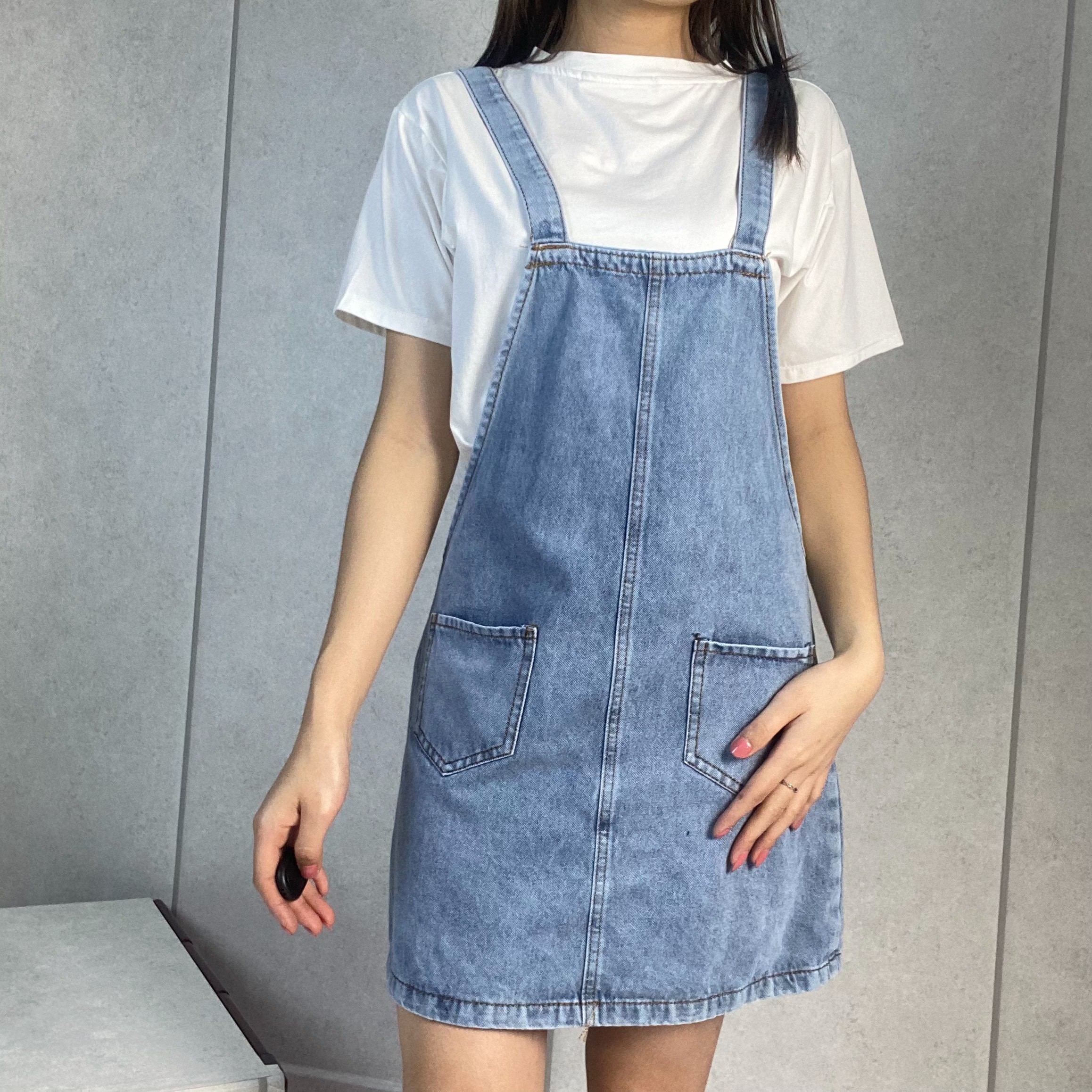 Đầm yếm jean nữ dáng dài chữ A, váy yếm bò 2 dây điều chỉnh form rộng CV01  KoKo - Chân váy | ThờiTrangNữ.vn