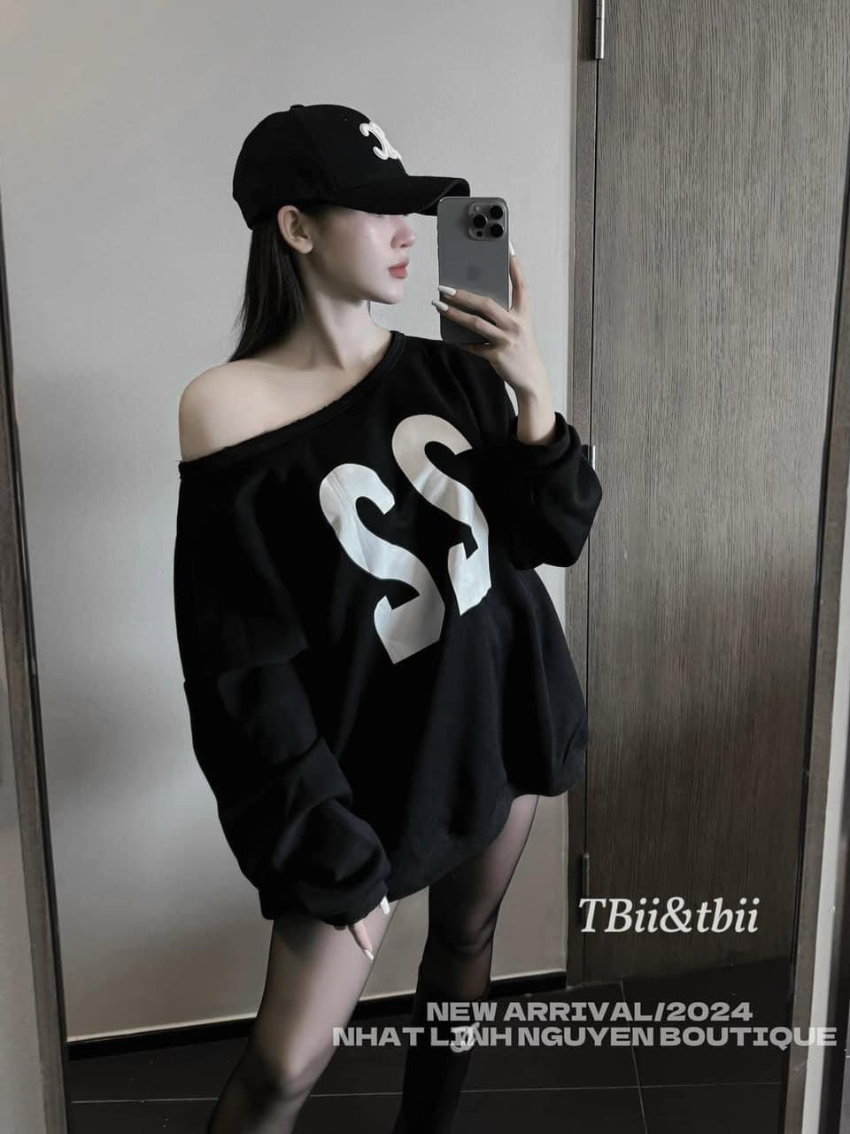 Áo Sweater Dài Tay Số 22 Lệch Vai Aoso22ma501101