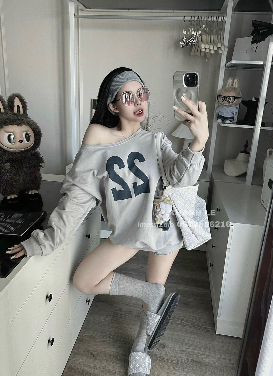 Áo Sweater Dài Tay Số 22 Lệch Vai Aoso22ma501101