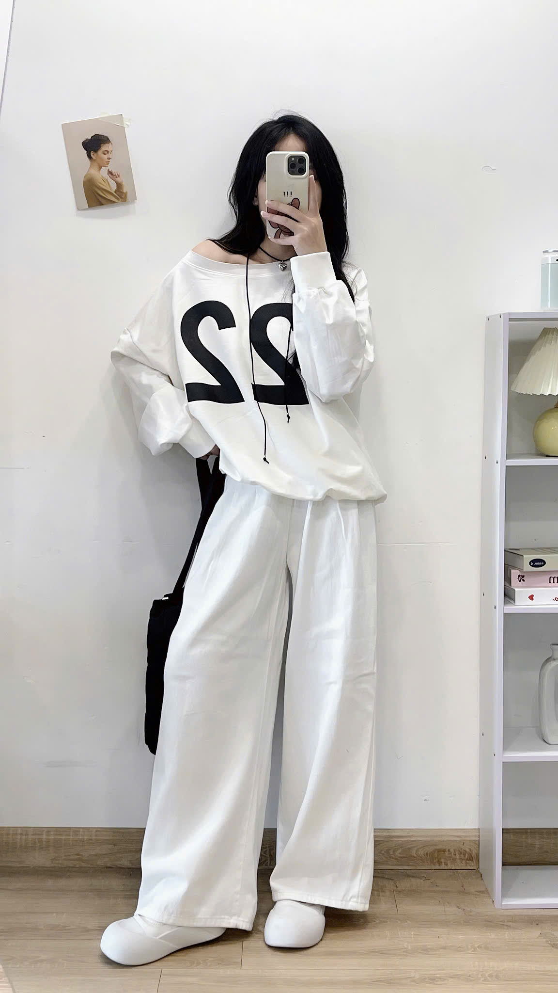 Áo Sweater Dài Tay Số 22 Lệch Vai Aoso22ma501101