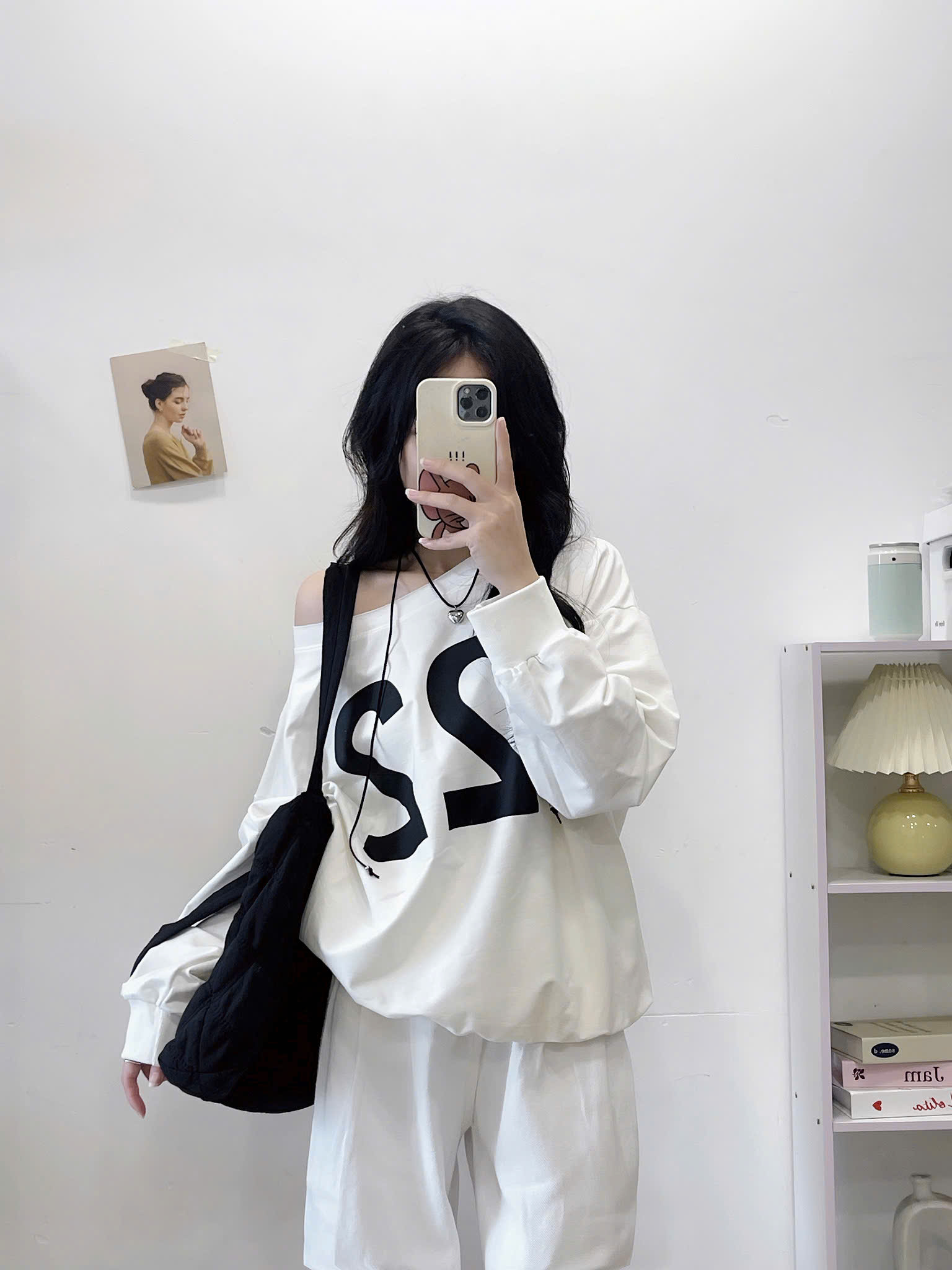 Áo Sweater Dài Tay Số 22 Lệch Vai Aoso22ma501101